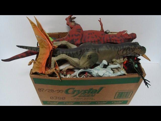 What's in the box: Jurassic Park toys! Dinosaurs, Action Figures, Vehicles!