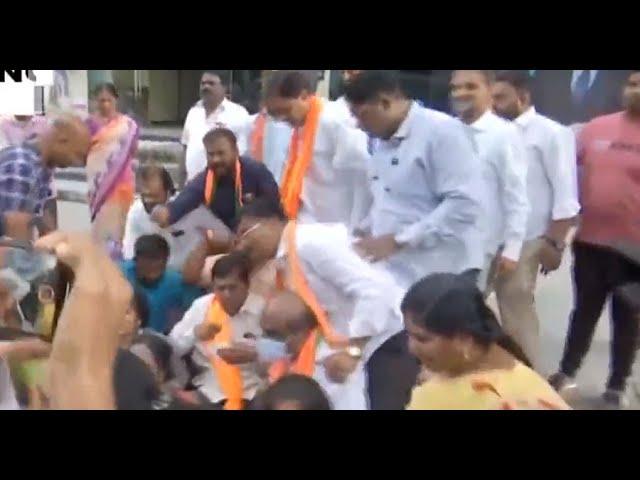 Telangana: Clashes break out between TRS, BJP workers outside KCR's daughter K Kavitha's residence