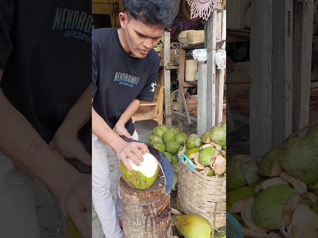 amateur techniques for cutting coconuts #12 #coconut #fruit #ramadhan2024 #food