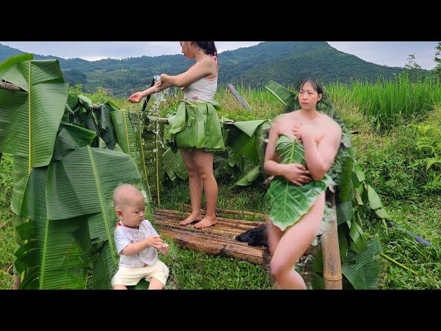 Mother and child are so poor that they ask for rice to cook porridge for their child to eat.