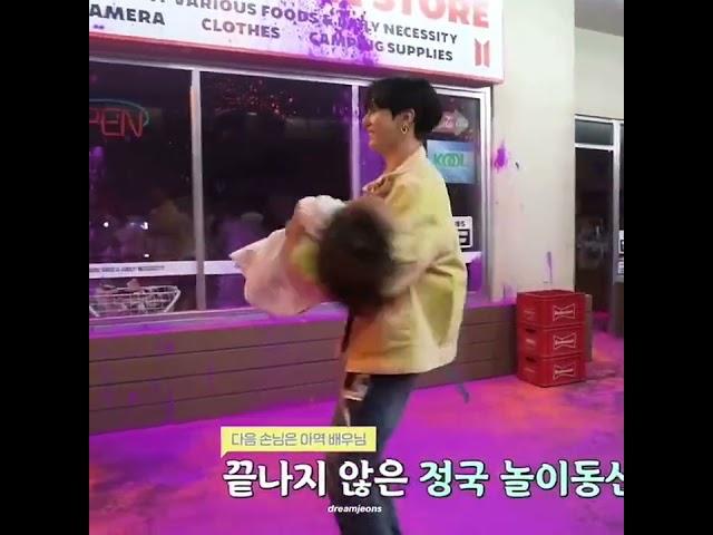 jungkook's huge smile and the little girl's laughter, this is beyond adorable 