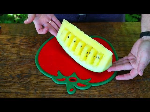 Как нарезать арбуз просто и красиво на стол / How to easily cut a watermelon