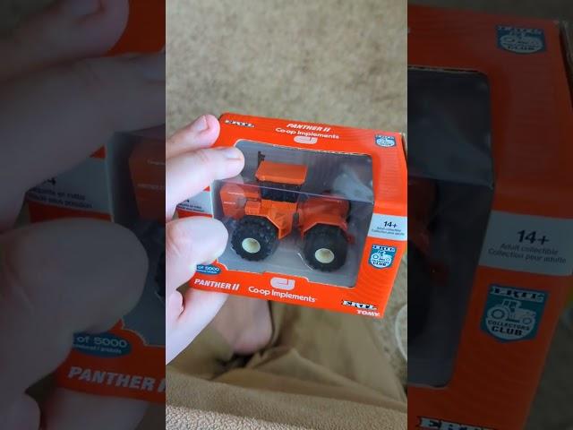 Panther II Co-Op Implements 4WD tractor with dual wheels by ErtlDiecast Car Review Episode 925