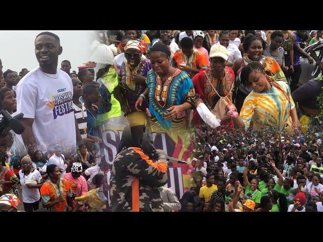 Comedian Waris Join Beautiful Ghana Girls to Celebrate Dashiki Walk Fest Largest Street Carnival 