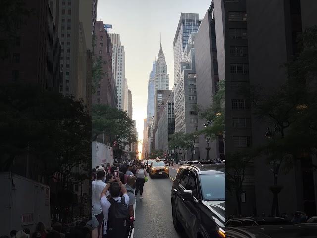 The Reality of Manhattanhenge Crowds