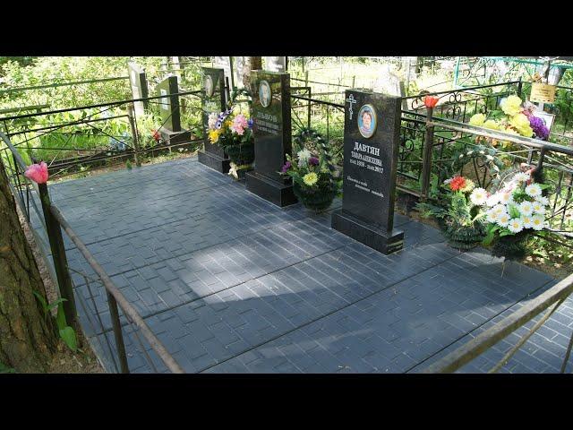 Еще одно видео какие самые практичные ритуальные плиты в лесу.