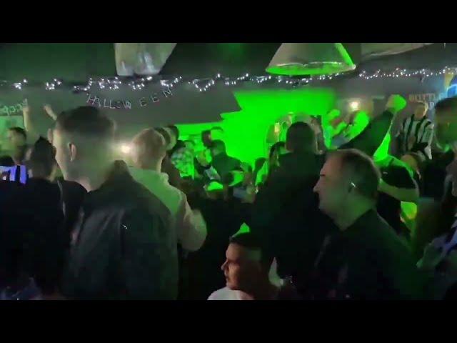 Ovación para Miguel Almiron en un bar de Newcastle #paraguay #futbolparaguayo #youtube #newcastle