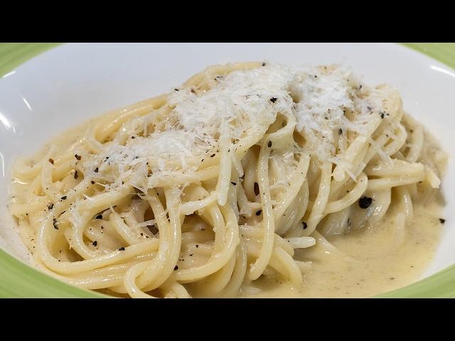 Макароны, сыр и перец. Ресторанное блюдо итальянской кухни "Качо э пепе". Это прародитель карбонары