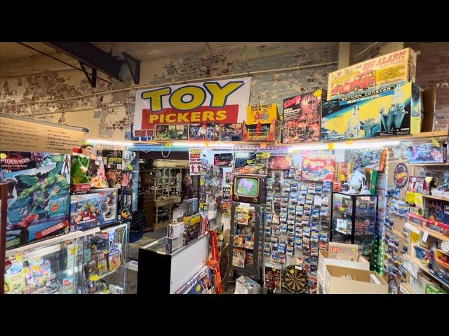 Antique Mall GOLD! SLOW CRAWL through one of THE BEST Vintage Toy Booths in the United States