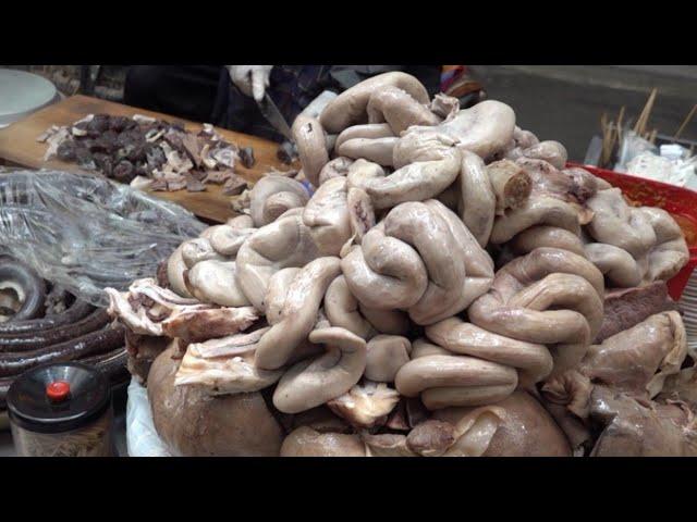 Fresh grandmother sundae / pork intestines / Korean street food