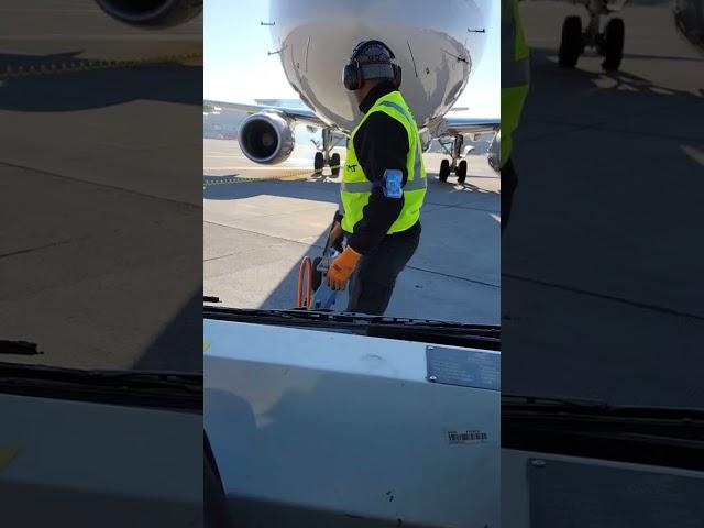 Ramp agent plane pushback #ramp #rampagent #plane #shorts #shortvideo #viralshorts #shortsvideo