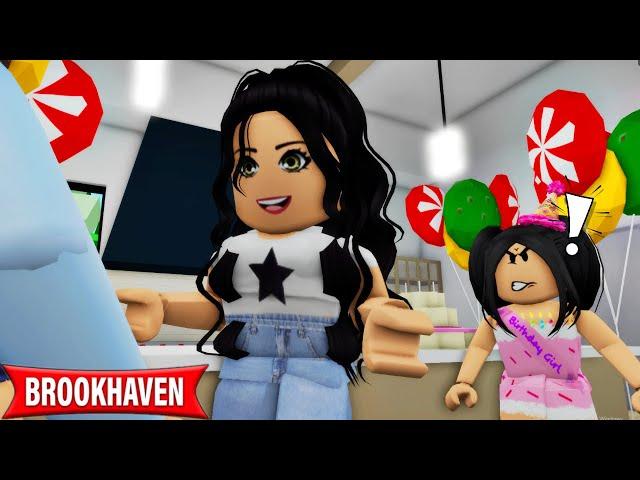 MY FAMILY LOVED MY SISTER MORE THAN ME!! ROBLOX MOVIE (CoxoSparkle2)