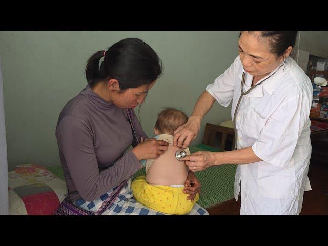 Minh Do was sick, Ly Tieu Ca took him to see the doctor on a hot day.