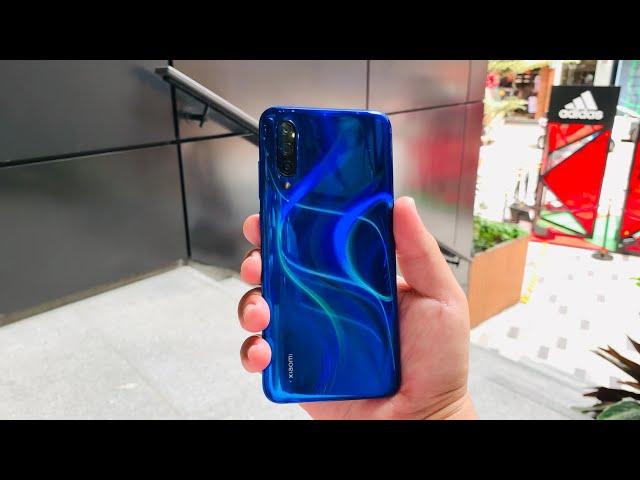 Xiaomi CC9 First Look! - Beauty in Blue!