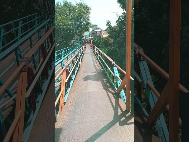 Jembatan akses ke empang bogor