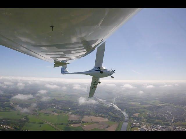 E-Flight Try-out lessons in close formation above the skies