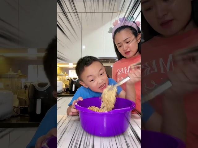 MIE BANYAK KECAP SELALU PALING ENAK  #mommychannel #mom3kids