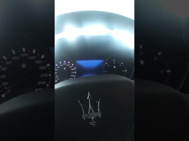 4 frecce Maserati Levante 2021. #maseratilevante #2021 #hazardlights .