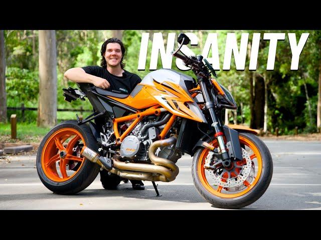 KTM 1290 Super Duke R Review | Dual Personality SuperNaked?