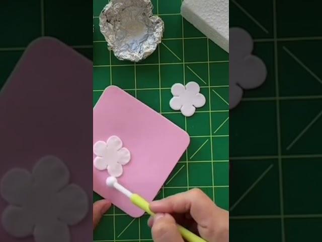 Easy & quick fondant flower #fondant #fondanttutorial #fondanttopper