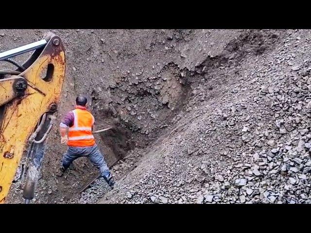 Barge unloading 3890 tons of large ore - super large ore flow falls onto conveyor belt