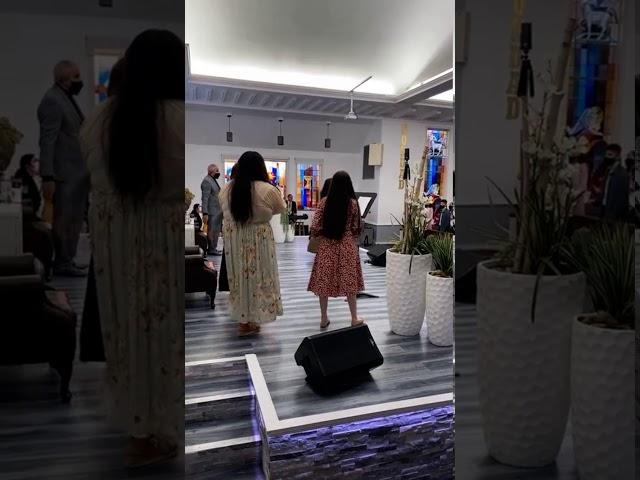 Abriré Puertas by Yen Mary Díaz (En vivo)