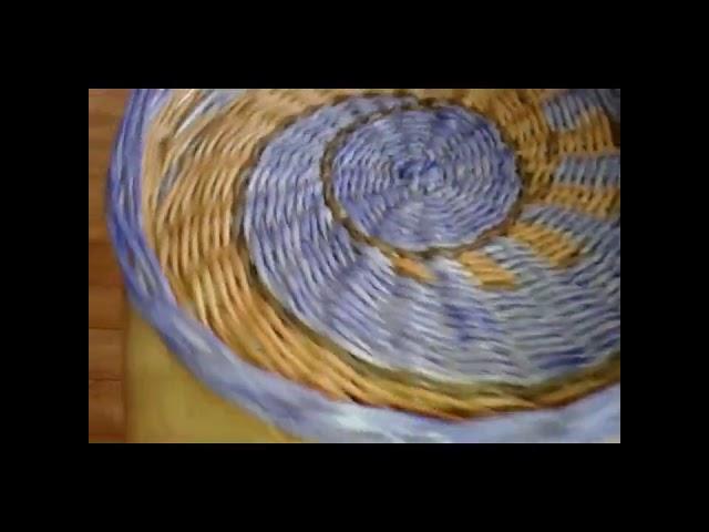 Round wicker tray