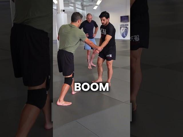 Landing the foot sweep in nogi #ufc #jiujitsu #grappling #mma