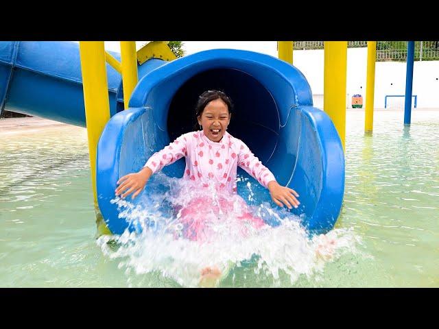 Keysha and Sheena Want to Swim Drama - Kids Playing Water Slide In The Swimming Pool