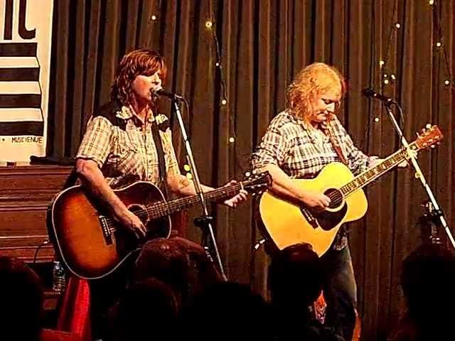 Indigo Girls Chickenman BitterRoot Eddie's Attic 07-18-10