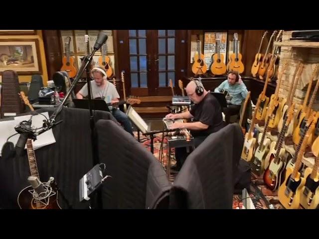 Amazing behind the scenes of a Vince Gill recording session.