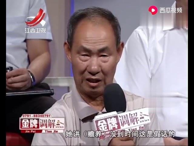 老人生病住院，儿子问别人借了钱，儿媳妇竟说：谁借谁还