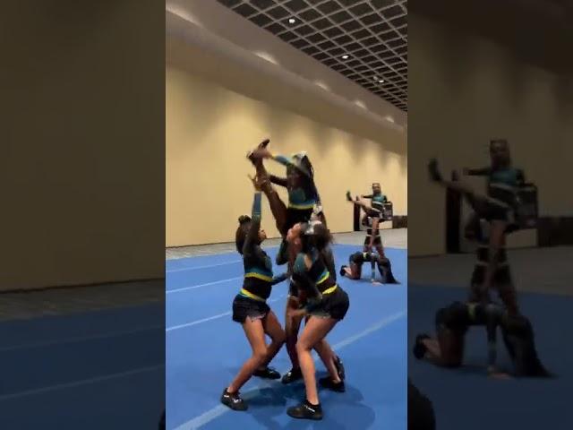 THEY’RE SO GOOD! #cheer #stunts