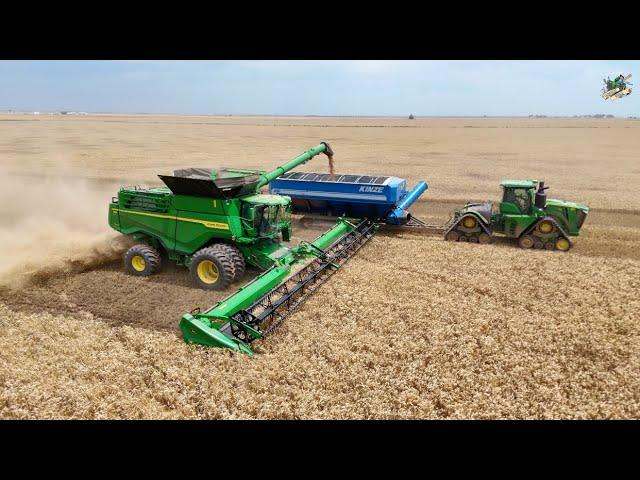 Wheat Harvest 2024 near Burlington Oklahoma | John Deere X9 Combines