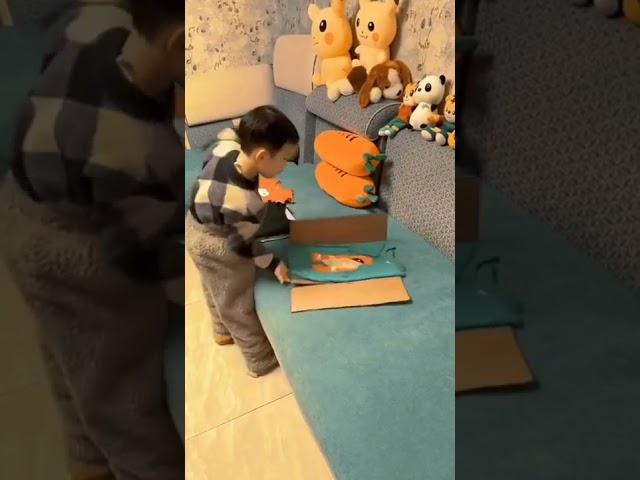CLEVER BOY Watch This Little Lad Show Us a Simple Way To Fold BetterAlways Work Smart