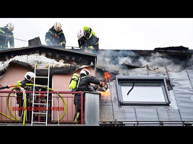 [ALARMSTUFE 3] DACHBRAND in Wien LIESING | Feuerwehr-Großeinsatz