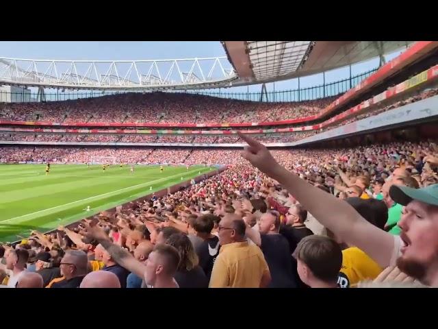 Wolverhampton Wanderers  fans make fun of Arsenal (hooligans)