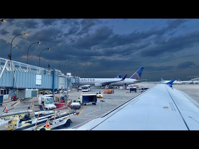 CRAZY MIDWEST THUNDERSTORMS – STORMY Takeoff Chicago O'Hare – United Airlines – A320-232 – N451UA