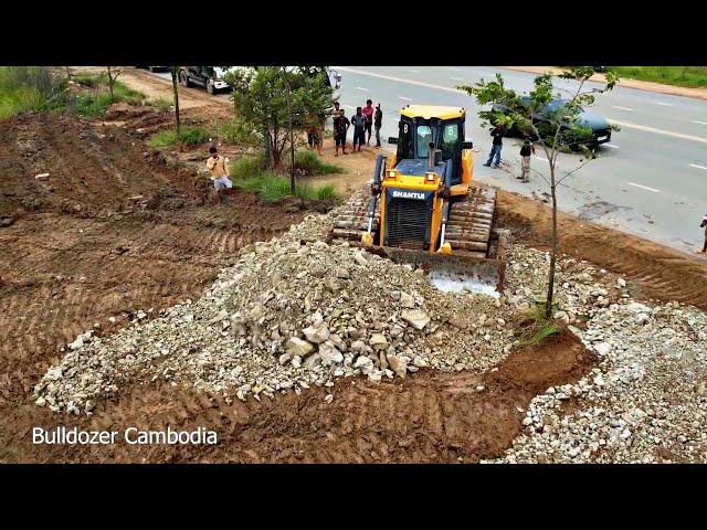 Full Processing Shantui Dozer Pushing Gravel And Heavy Dump Truck Unloading Gravel