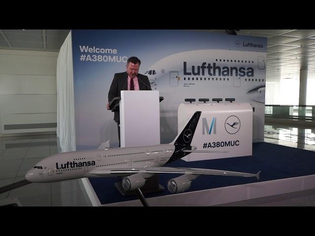 Münchens 2. Bürgermeister Josef Schmid zum Lufthansa Airbus A380-800 "München" Rundflug über Bayern