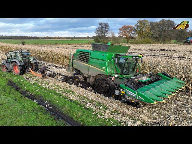 Extrembedingungen Körnermaisernte 2023 Raupen Mähdrescher vom Lohnunternehmen mud fight Corn Harvest