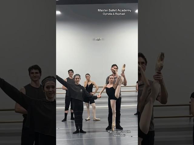 🫣 #ballerina #dance #ballet #balletclass #ballerinas #dancer #balletdancer #ballerinalife #viral