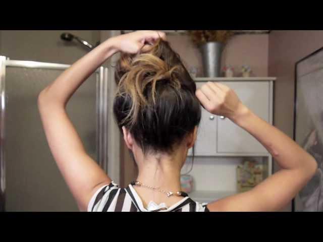 Easy messy bun tutorial