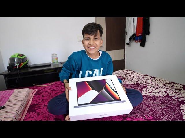 Piyush Unboxing New Macbook Pro 