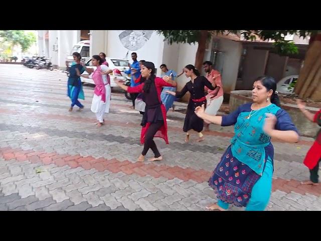 Pracheen Kalakendra practice class