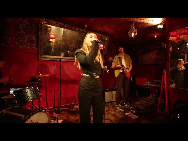 Elli Moore - Live at WFNM Showcase - Bar Lubitsch