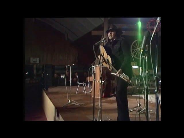 Bobby Bare Impersonates Johnny Cash 1973