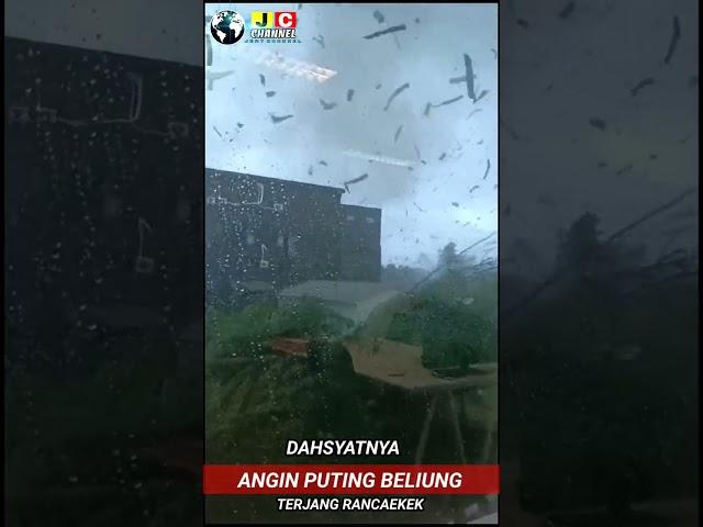 @jemychannel007  #putingbeliung #anginkencang Detik-detik Angin puting Beliung Terjang Rancaekek