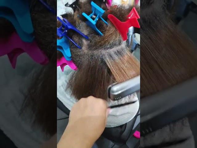 Alisado en pelo afro quedó perfecto