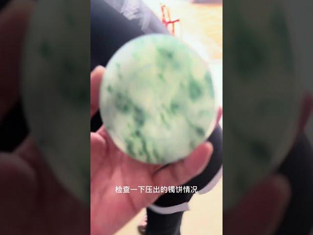 翡翠手鐲定製：冰飄花翡翠手鐲加工全過程，翡翠手鐲其實沒有那麽貴，只是你沒遇到對的人，少踩坑避開那些套路，你也可以值得擁有。#shorts#翡翠#jade